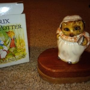 Beatrix Potter figurine Mrs Tiggy Winkle w/original box